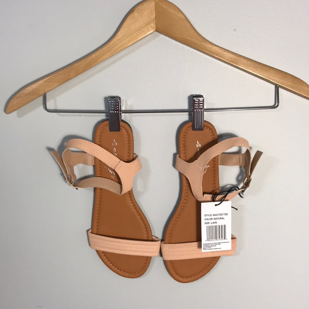 Light pink sandals with buckle